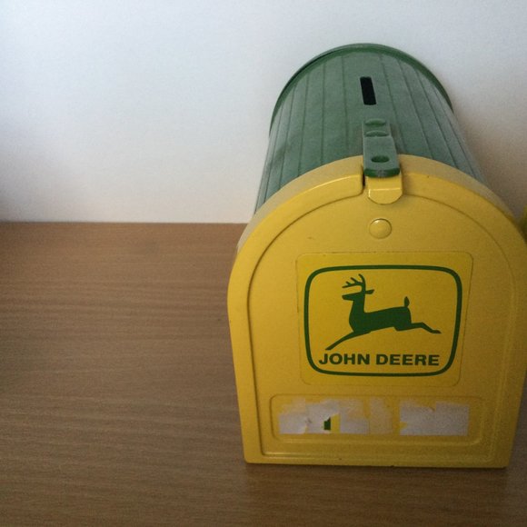 John DEERE green Mailbox figurine coin bank yellow flag metal - Picture 2 of 5